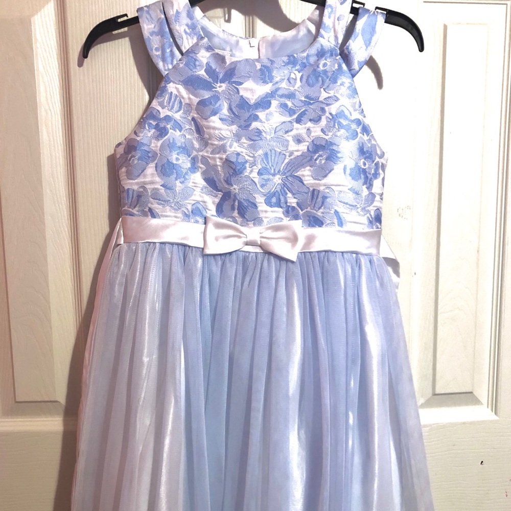 Cute little girls blue floral dress!!